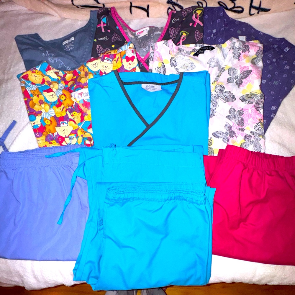 Healthcare field bundle of scrubs 6 Tops and 4 pants used excellent cont’d XL!